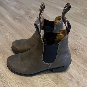 Blundstone size 6.5 (US sizing)